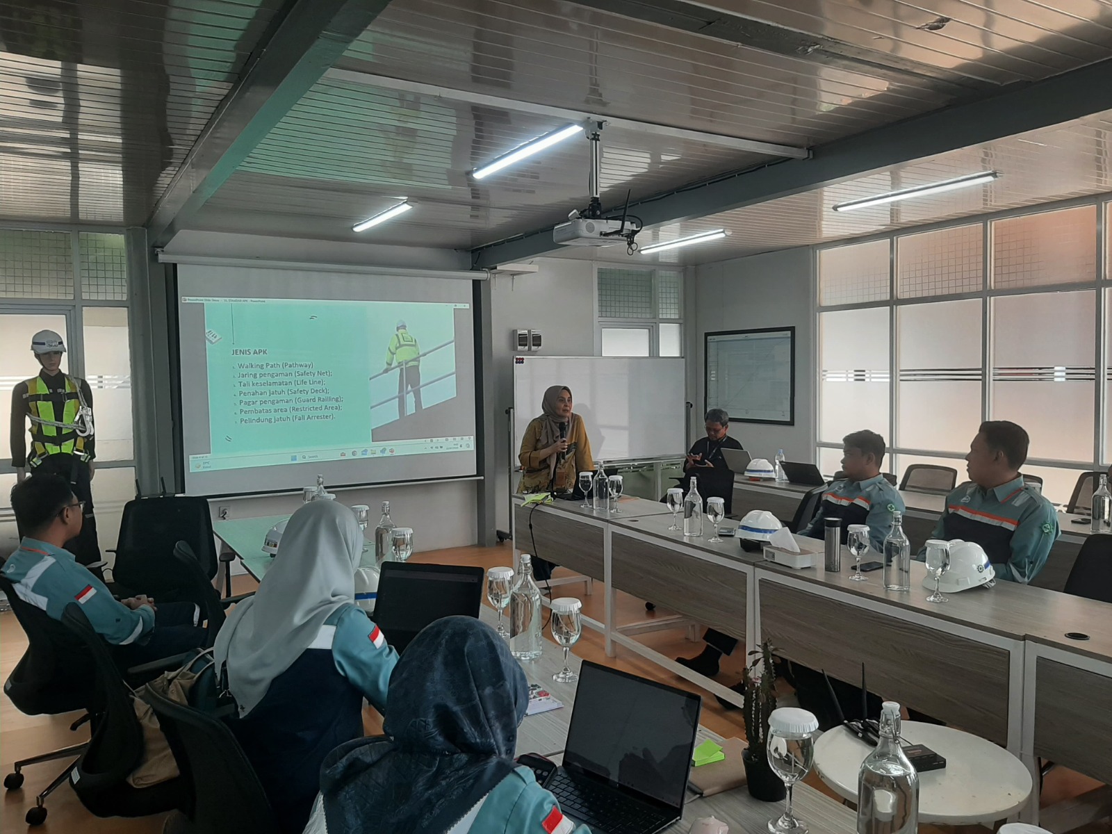 Monitoring, Evaluasi Kinerja, dan Kepatuhan